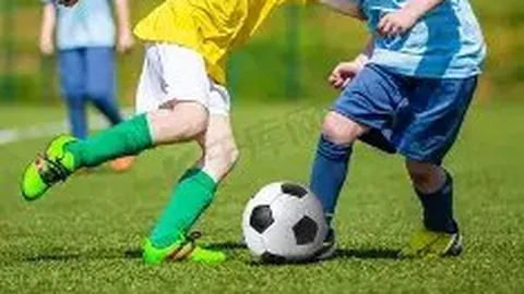 马奎尔勇敢反击侮辱，尽显坚韧风采